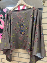 Load image into Gallery viewer, Homeland print calico poncho shawl BROWN