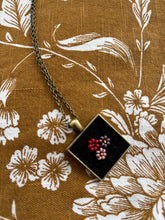 Load image into Gallery viewer, mini Grandmother flowers Beadwork pendant (antique gold)
